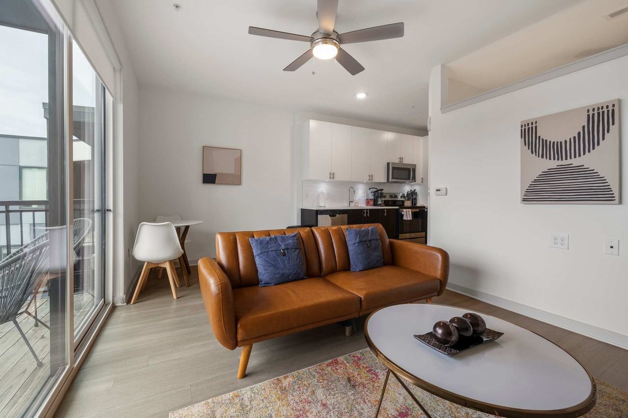 633 East Main Street - Photo 4 of 50