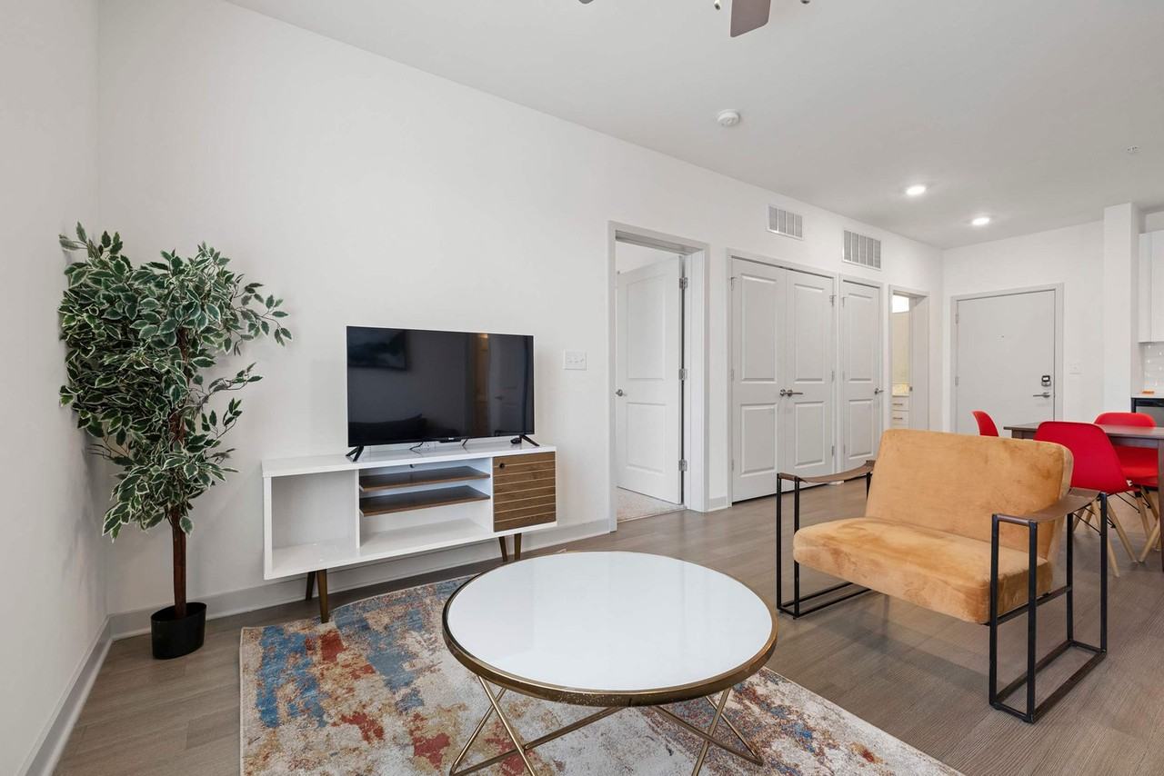 633 East Main Street - Photo 5 of 50