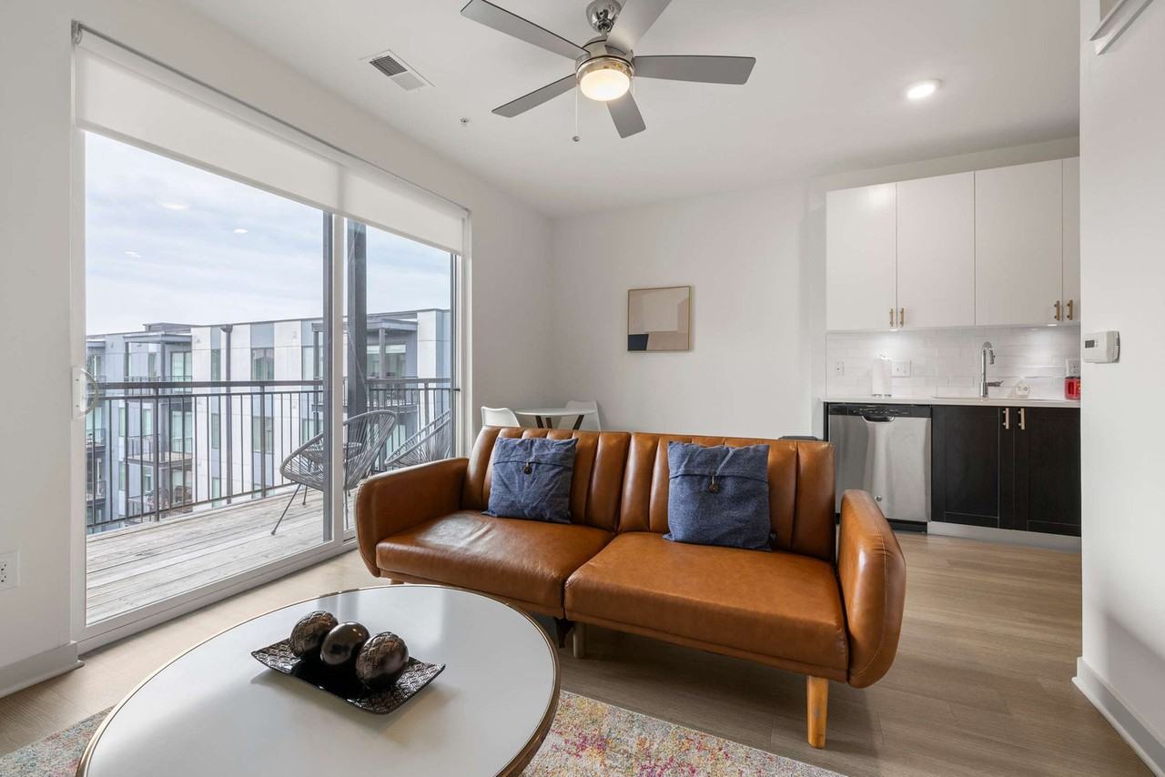 633 East Main Street - Photo 6 of 50