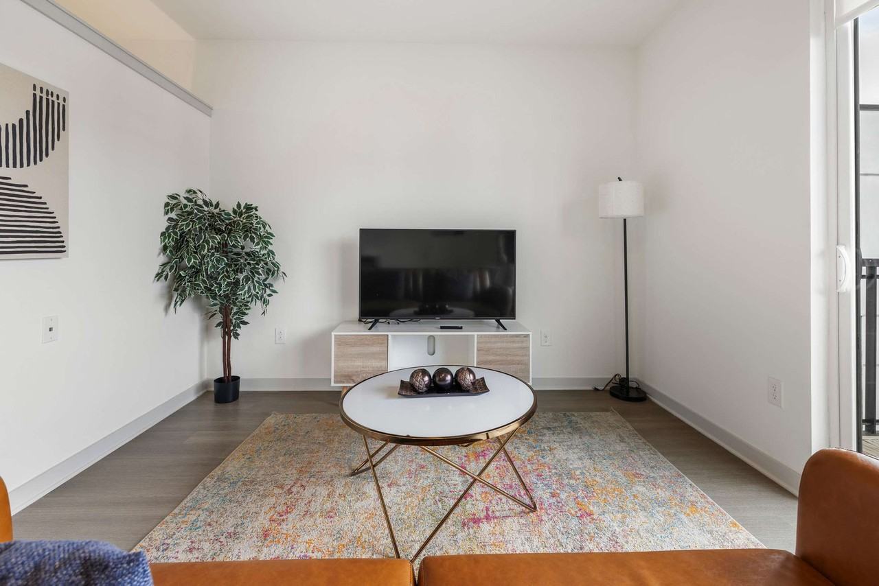 633 East Main Street - Photo 7 of 50