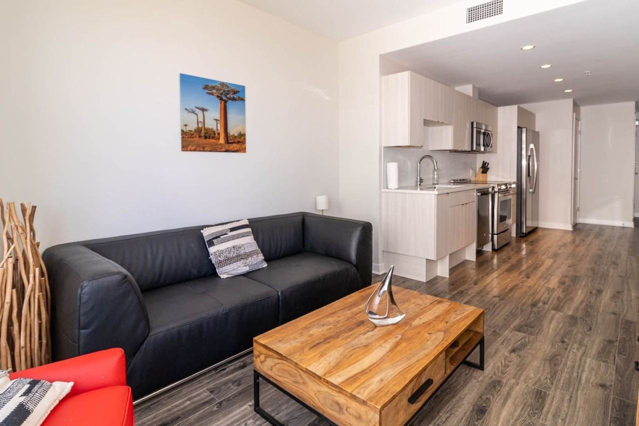 49 Kings Wharf Pl #1222934P - Photo 2 of 27