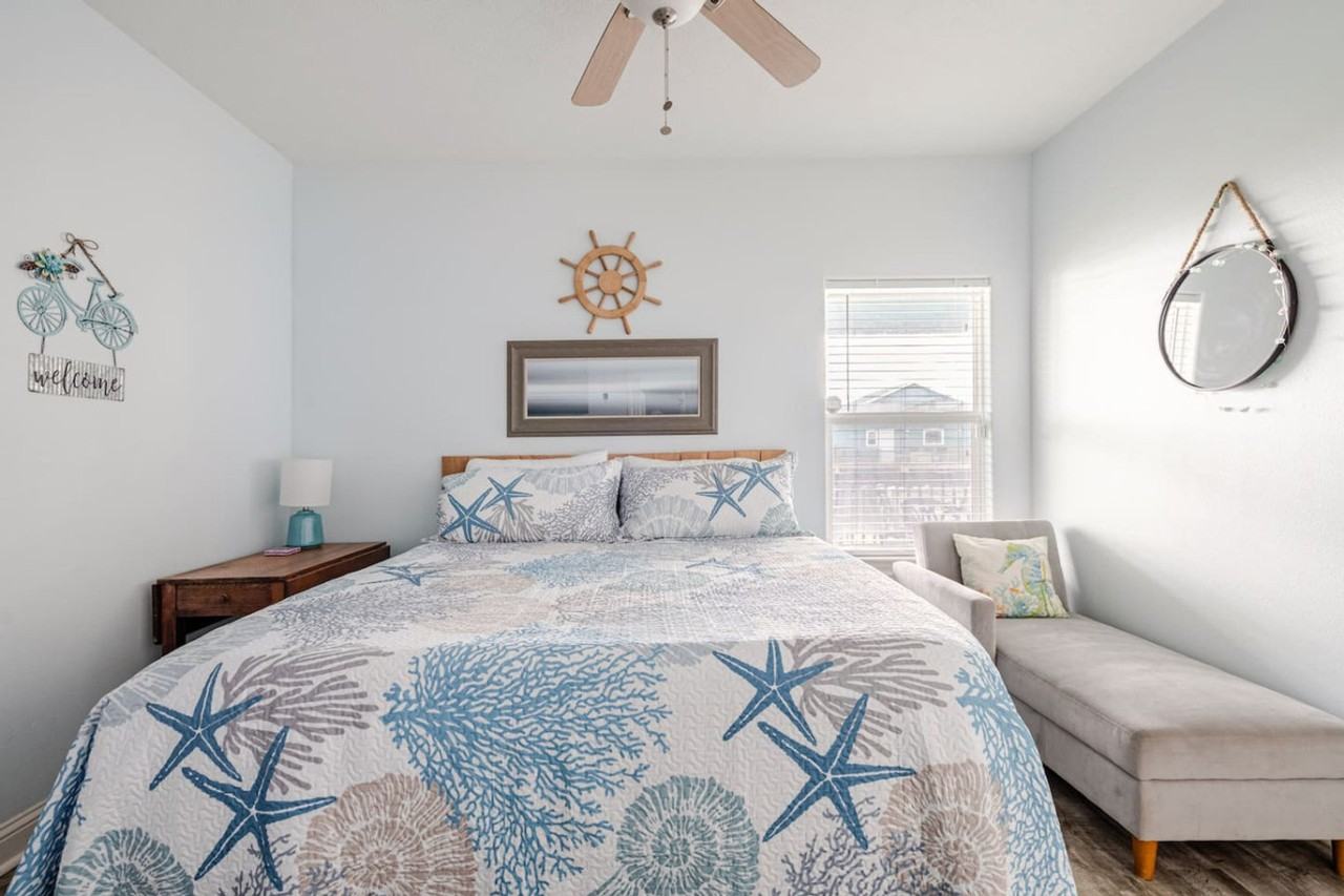 998 Dolly St #1223259P - Photo 4 of 50