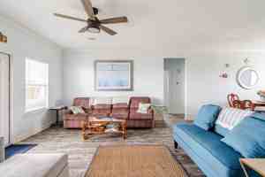 featured image of 998 Dolly St