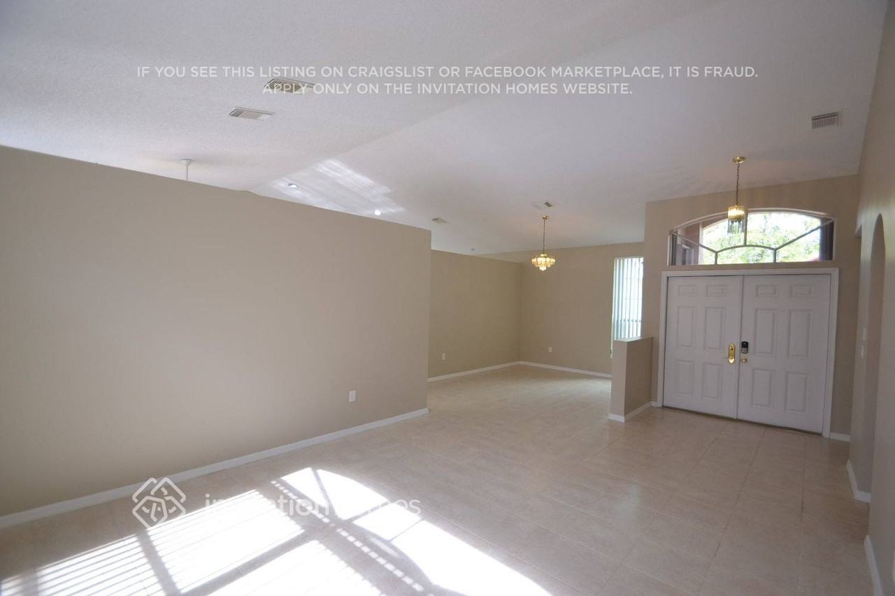 384 Sw 188th Ave - Photo 3 of 28