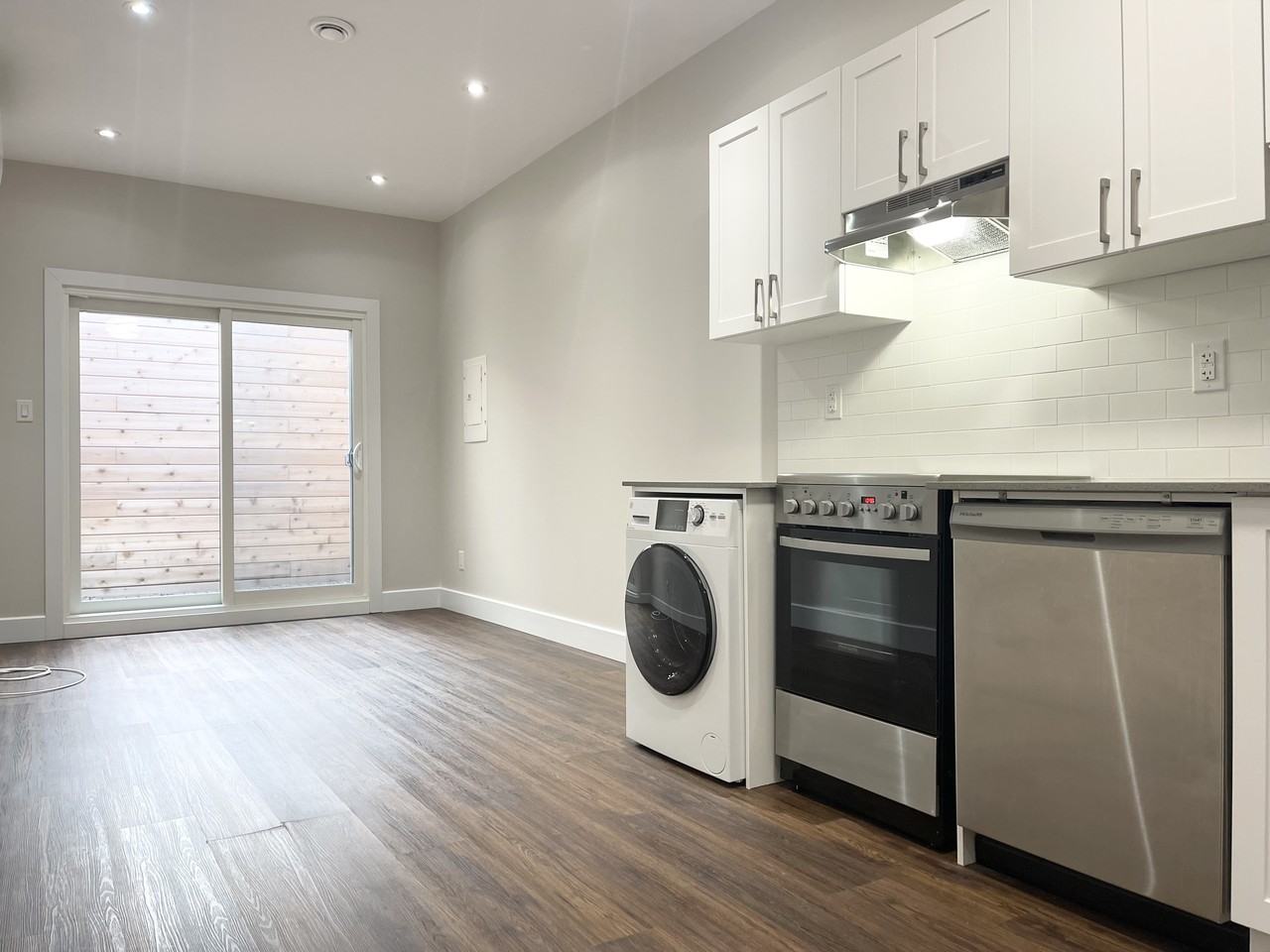 55 John Street South #3 - Photo 3 of 11