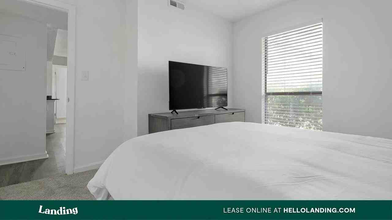 2030 Northcliffe Dr, - Photo 6 of 50