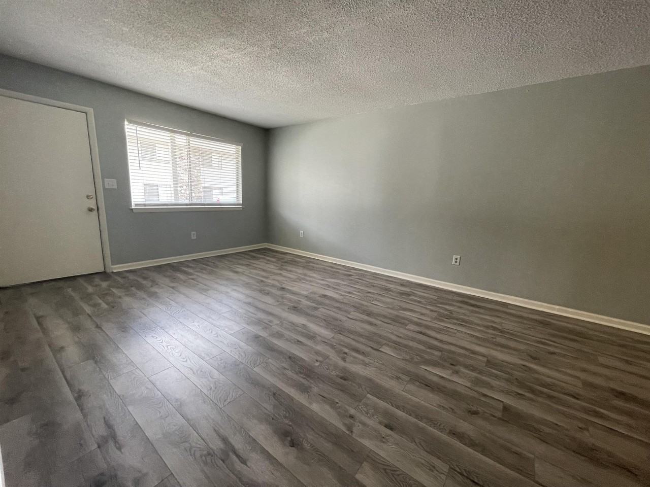 201 College Blvd E #1 - Photo 4 of 8