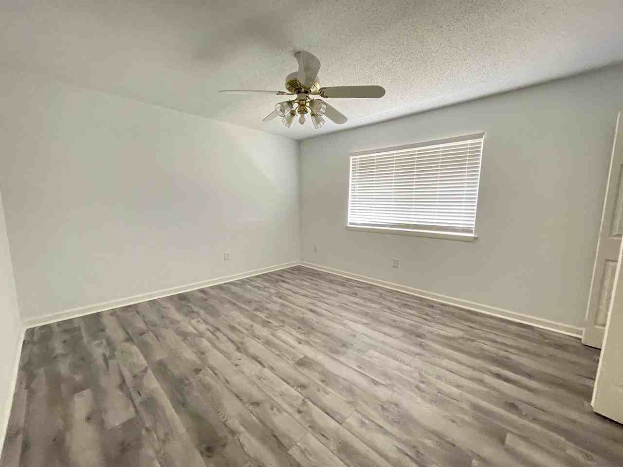 201 College Blvd E #1 - Photo 6 of 8
