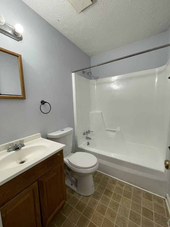 112 Camp Ave #B - Photo 2 of 9