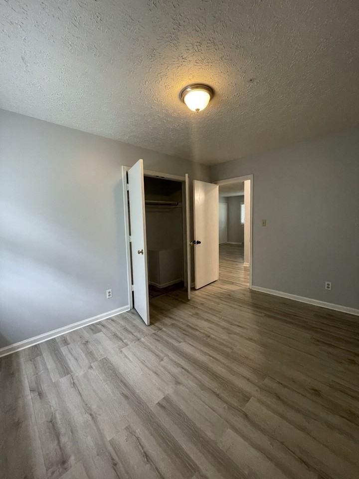 112 Camp Ave #B - Photo 3 of 9