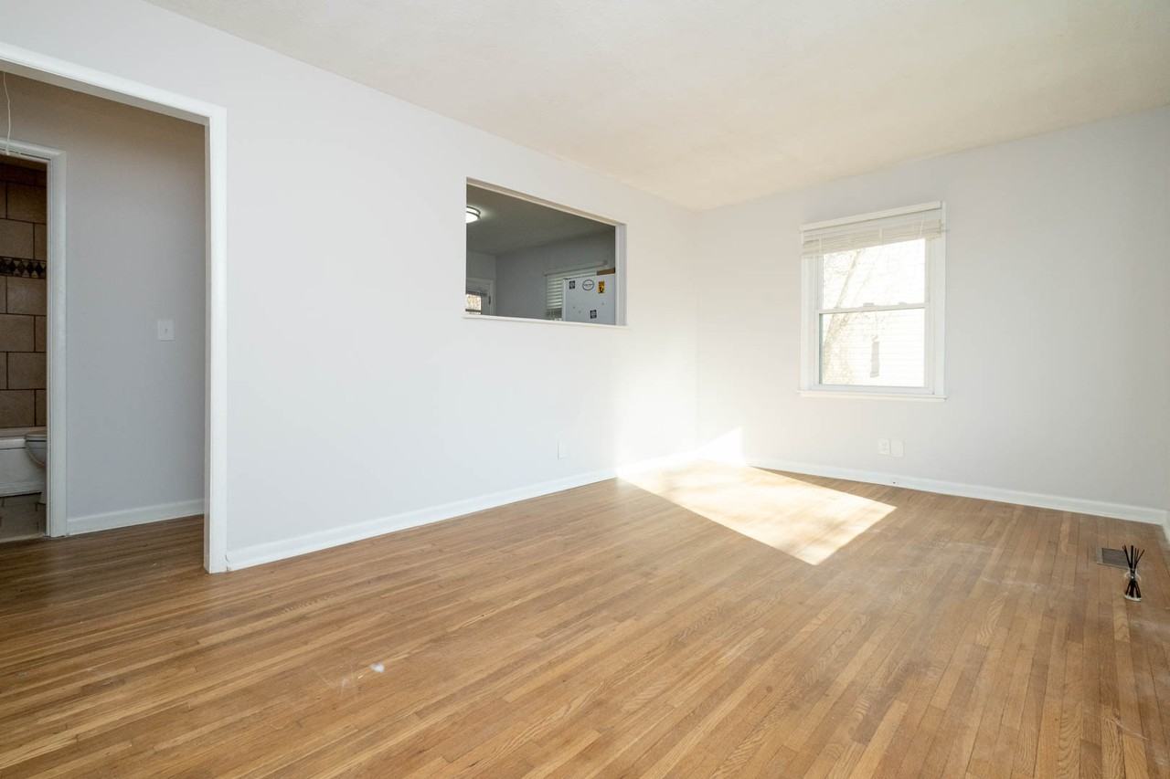 606 Village Ct - Photo 3 of 15