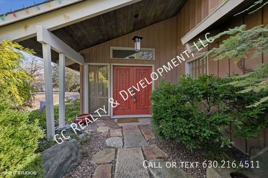 118 Carriage Rd - Photo 2 of 26