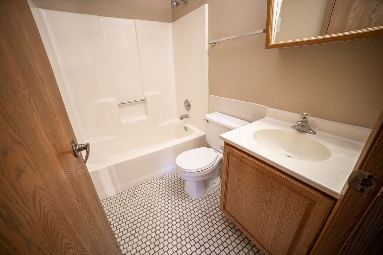 Hidden Valley Apartments - Photo 5 of 19