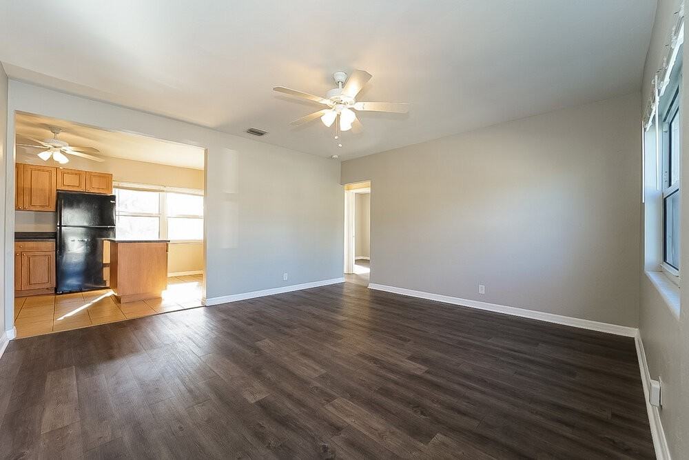 820 S D St - Photo 3 of 15