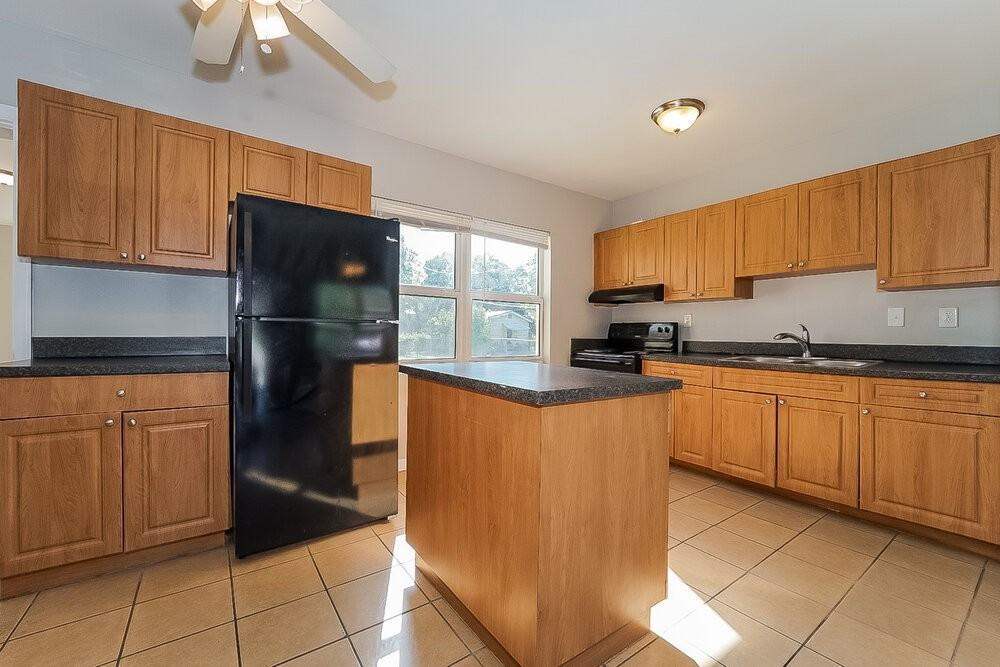 820 S D St - Photo 5 of 15