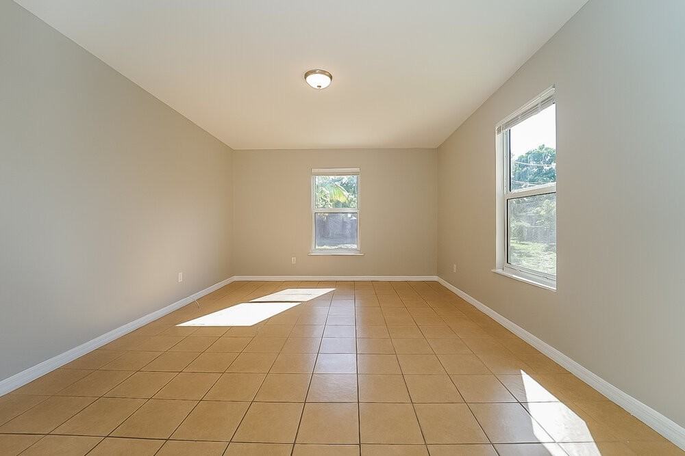 820 S D St - Photo 6 of 15