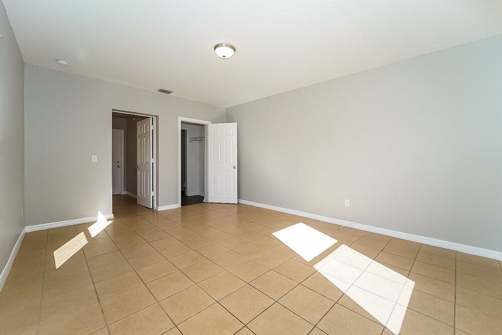 820 S D St - Photo 7 of 15