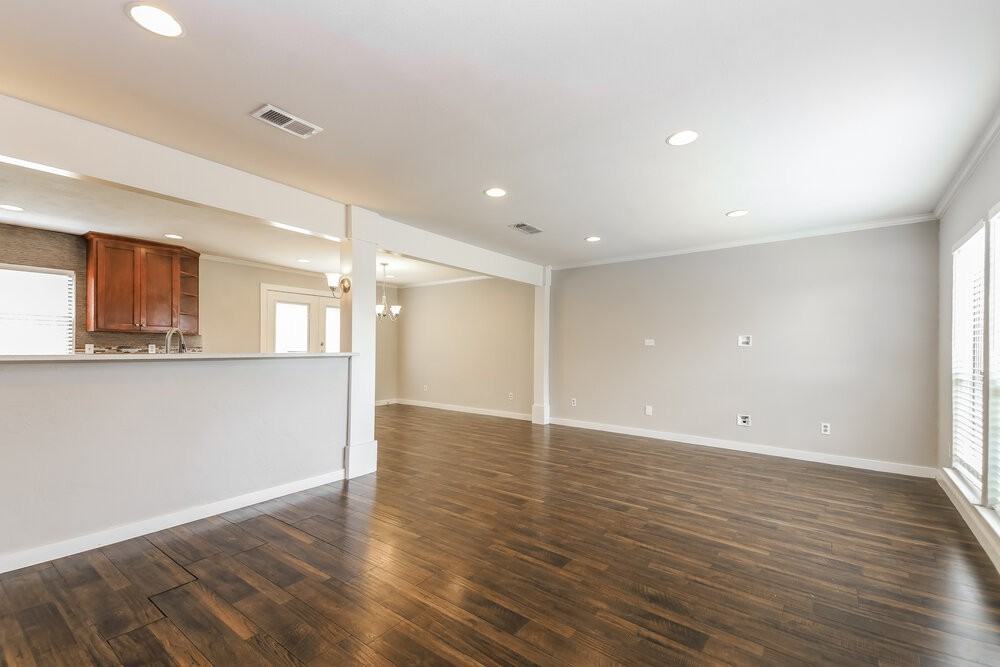 2325 Woodhollow Ave - Photo 4 of 17