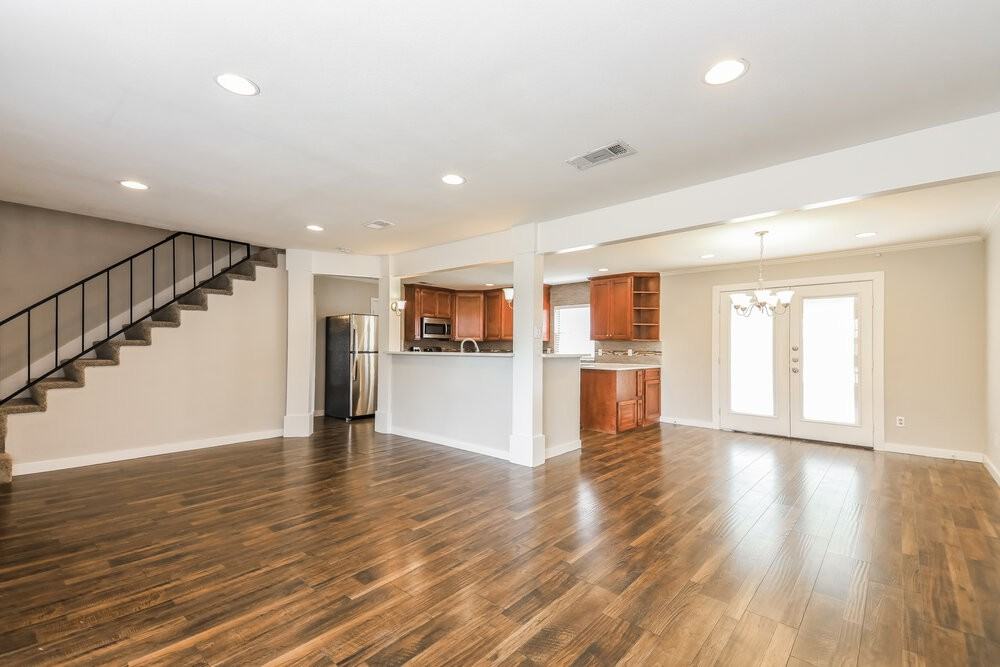 2325 Woodhollow Ave - Photo 5 of 17