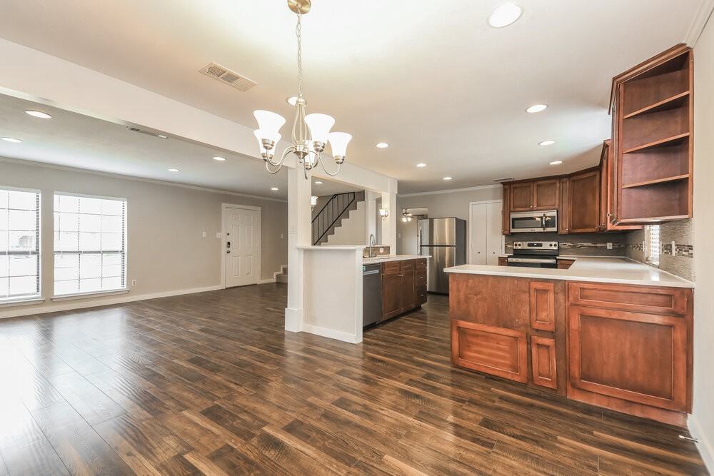 2325 Woodhollow Ave - Photo 6 of 17