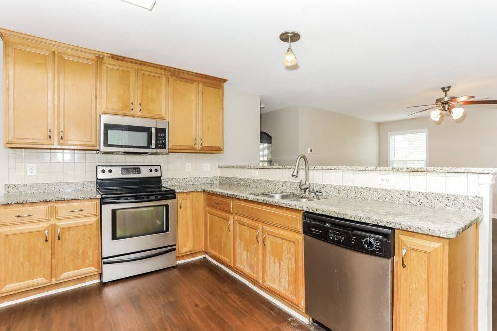 5102 Redcoat Ln - Photo 7 of 17