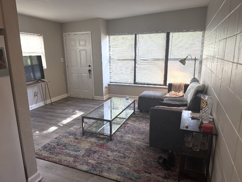 1513 E Kaley St - Photo 3 of 17