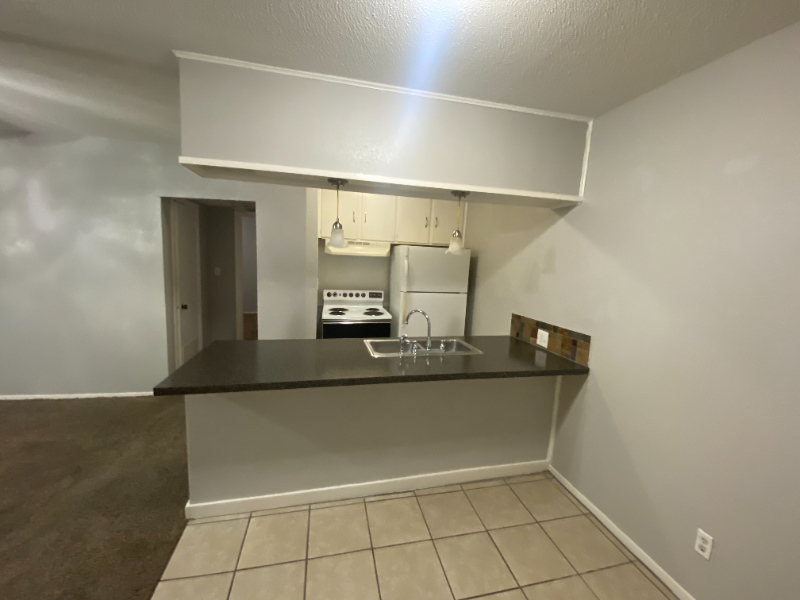 1617 S Van Buren St #4 - Photo 6 of 8