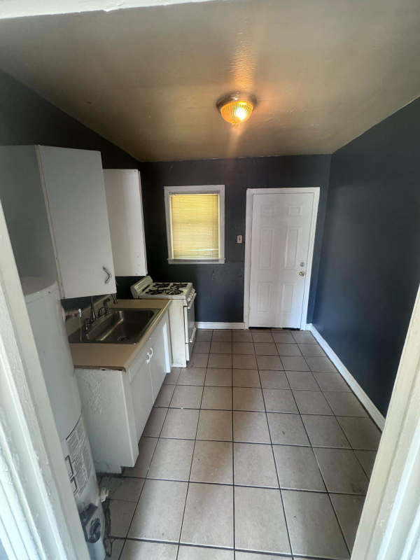 220 Mill Ave - Photo 3 of 10