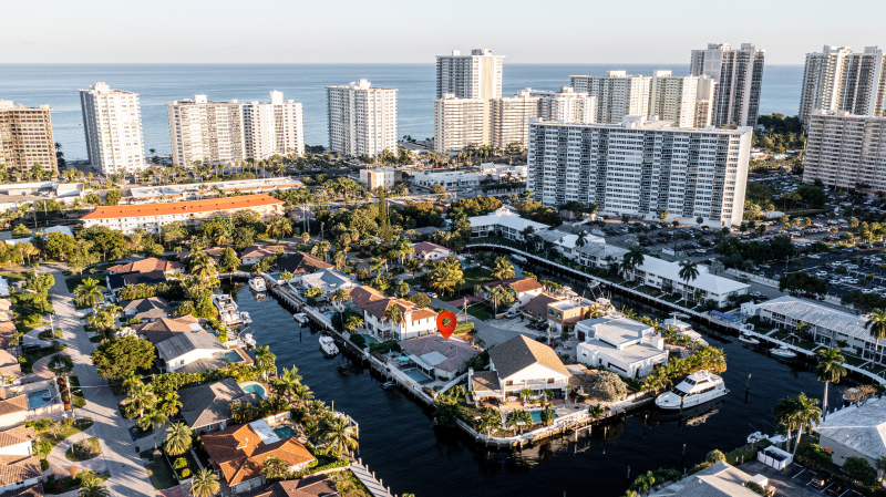 3305 Ne 37th St - Photo 3 of 20