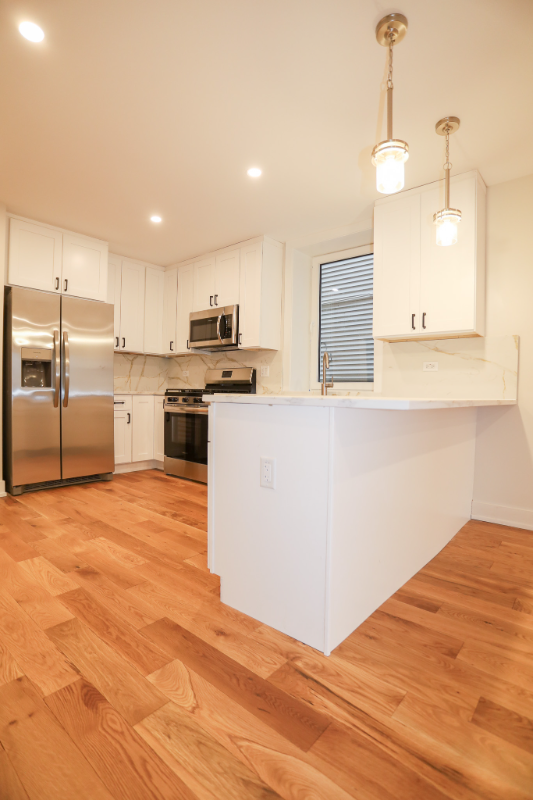 2308 W Foster Ave #1 - Photo 2 of 13