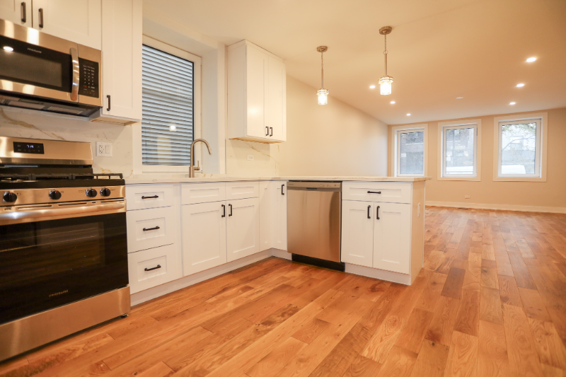 2308 W Foster Ave #1 - Photo 3 of 13