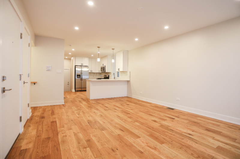 2308 W Foster Ave #1 - Photo 4 of 13