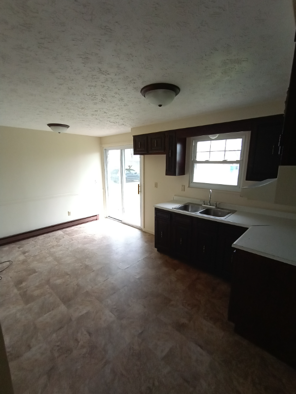 546 Park St Nw - Photo 3 of 8