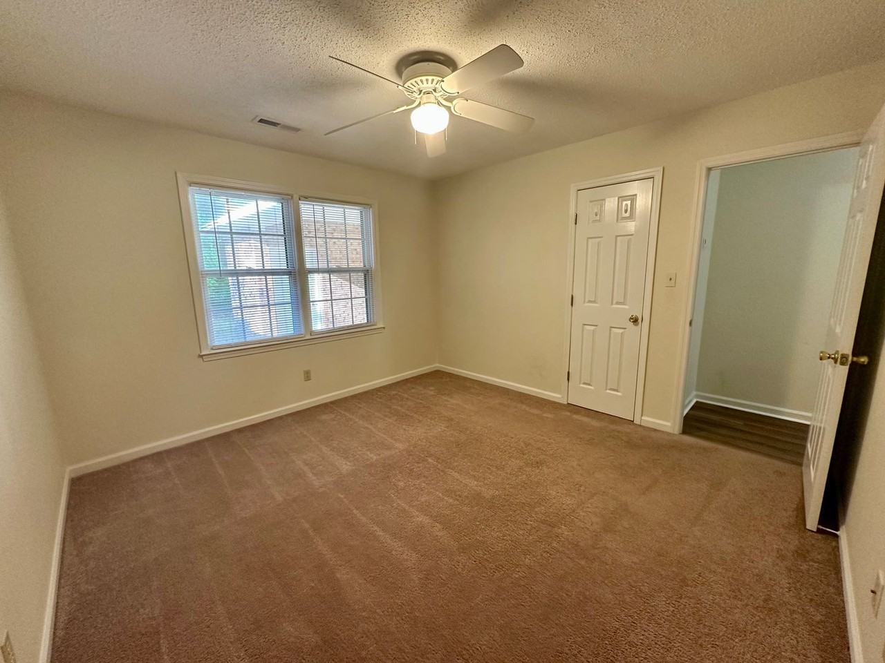 2060B Hideaway Dr - Photo 4 of 7