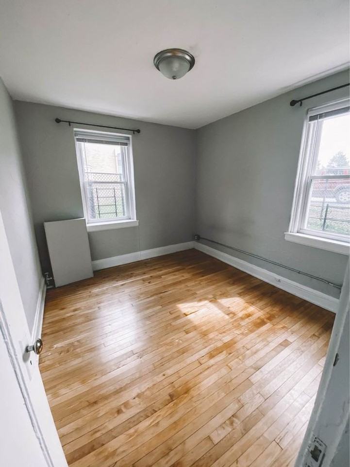 University Crossing II - Photo 2 of 9