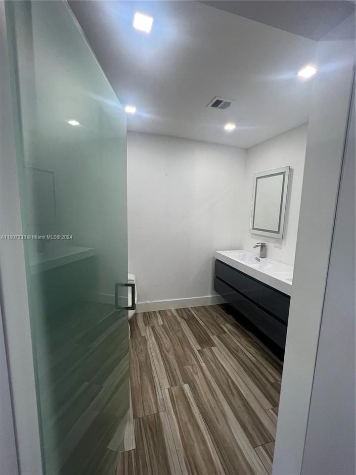 944 Polk Street #NA - Photo 5 of 9