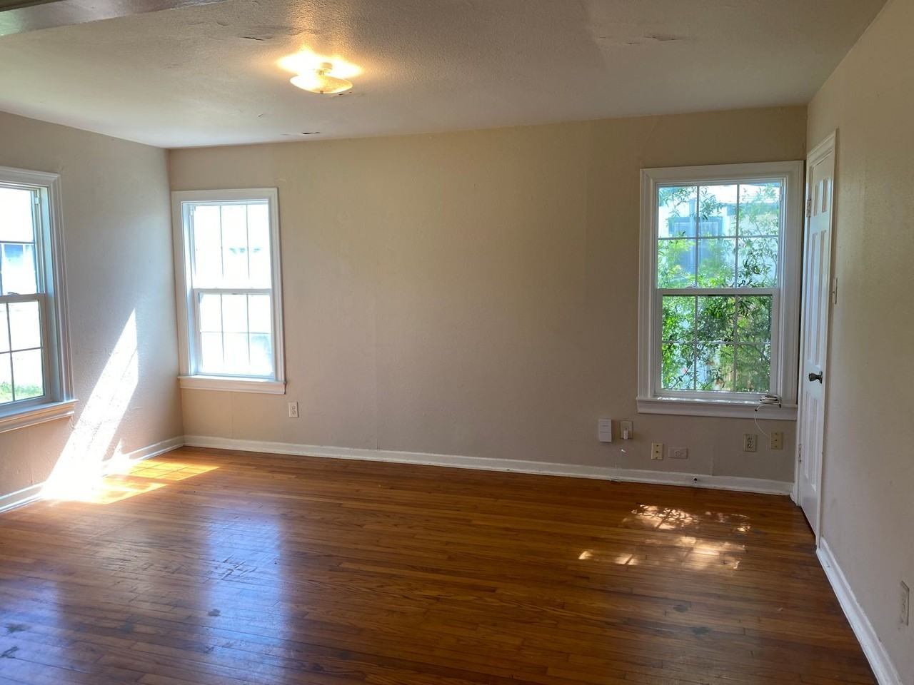 450 Overhill Dr - Photo 2 of 11