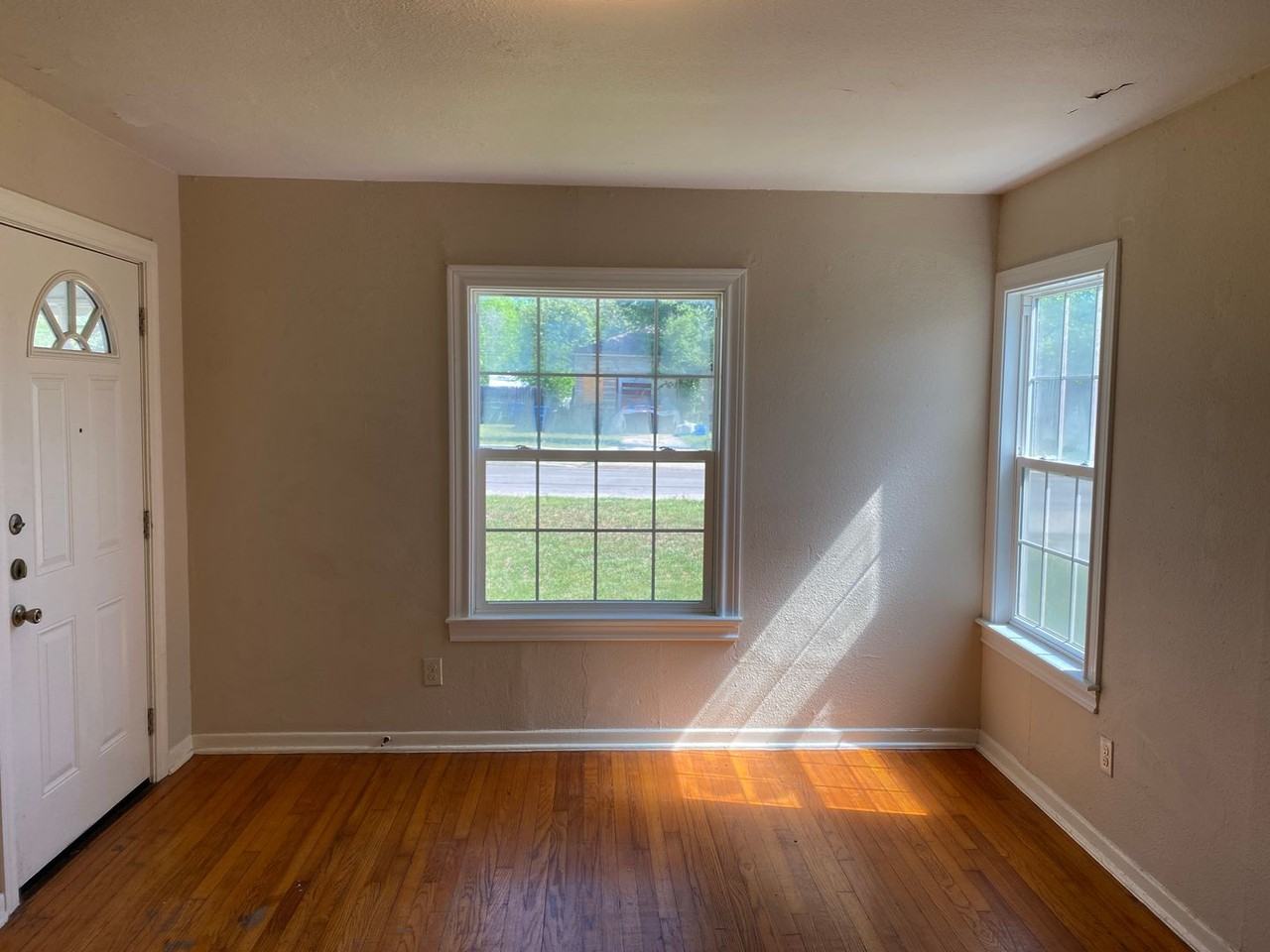 450 Overhill Dr - Photo 3 of 11