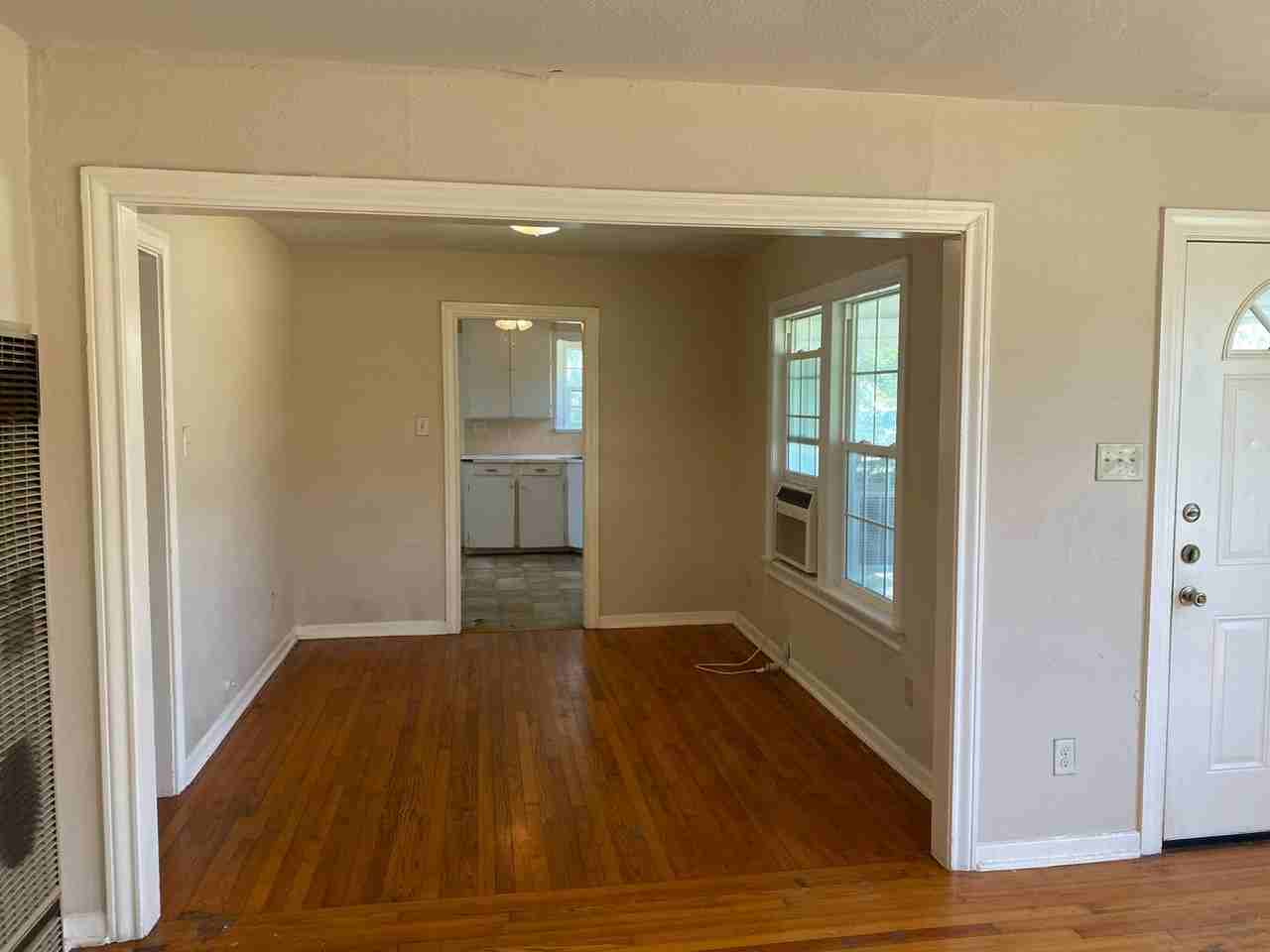 450 Overhill Dr - Photo 4 of 11