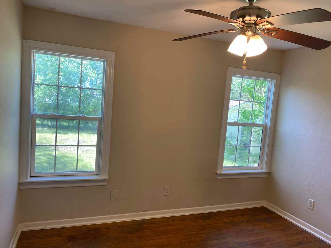 450 Overhill Dr - Photo 6 of 11