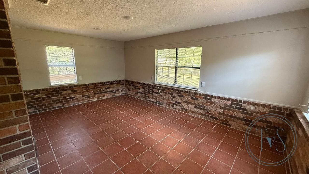 1110 Hickory St - Photo 2 of 19