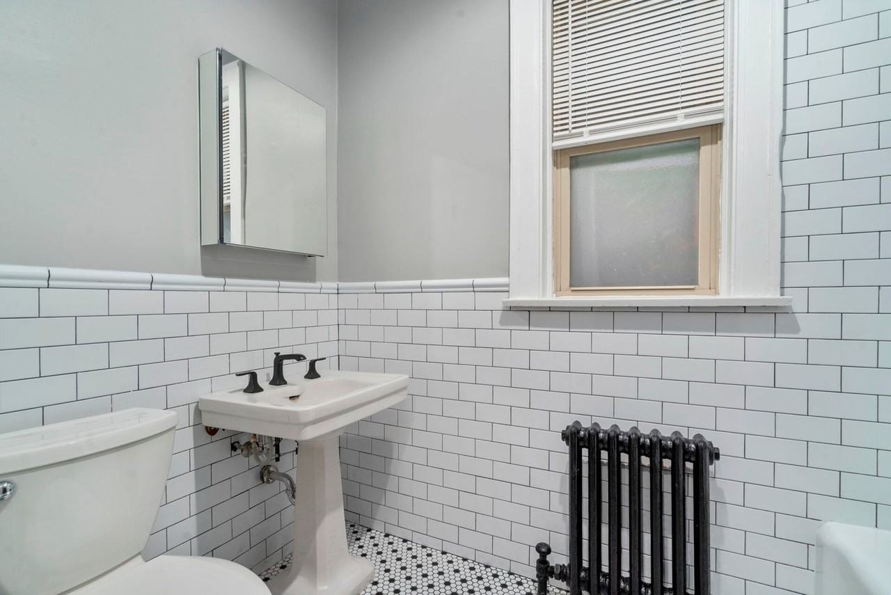 530-532 Hillside Apartments - Photo 4 of 19