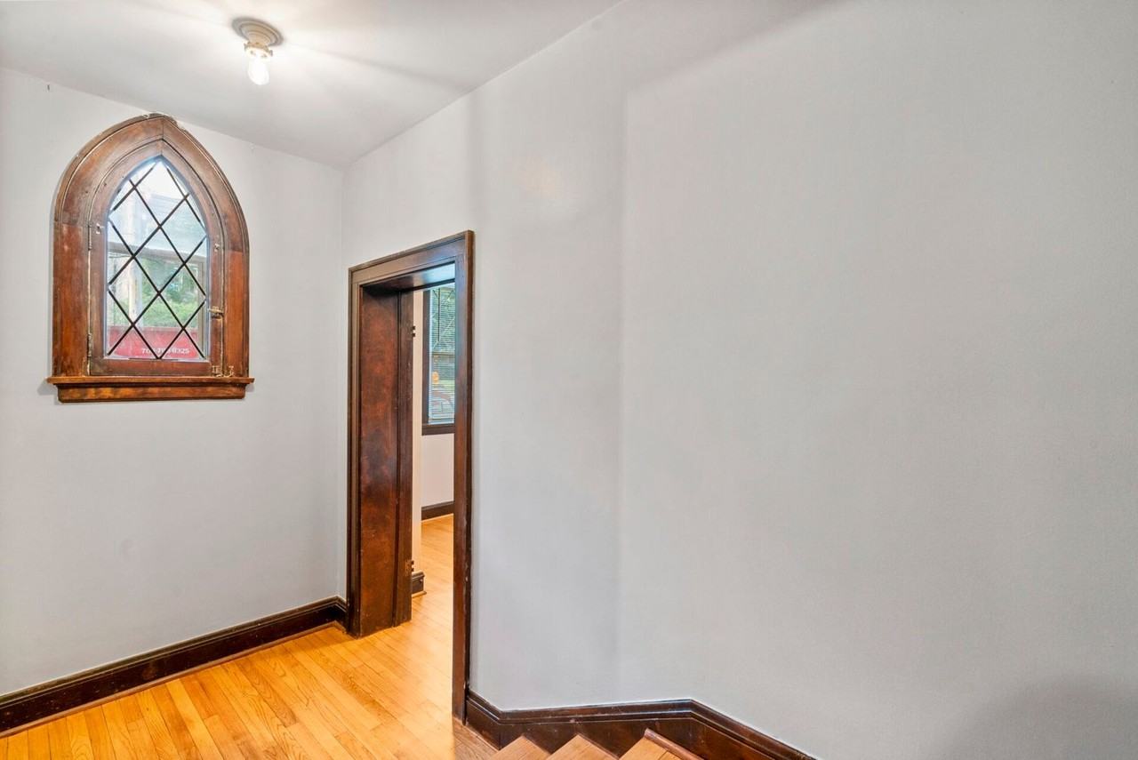 530-532 Hillside Apartments - Photo 4 of 12