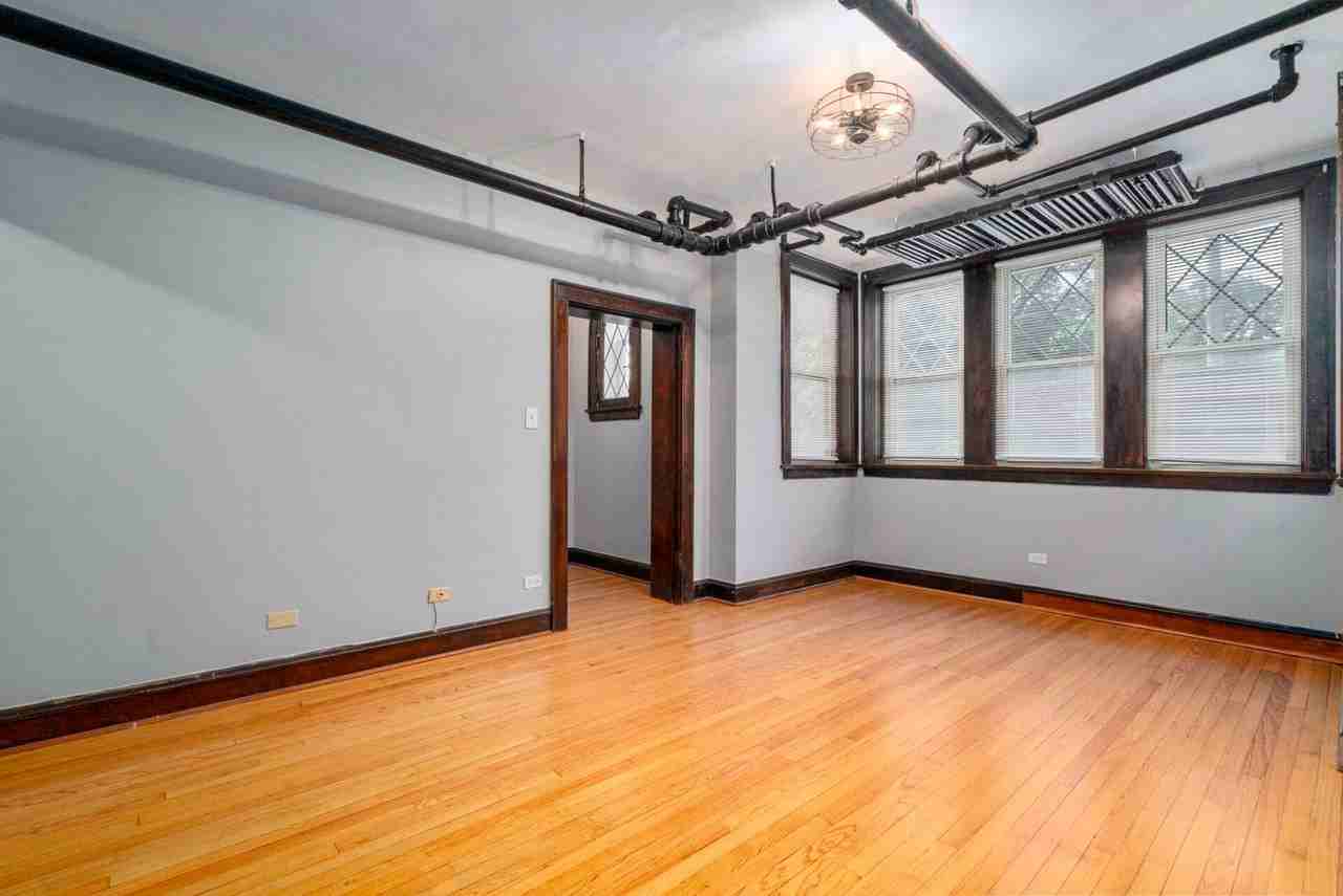 530-532 Hillside Apartments - Photo 5 of 12