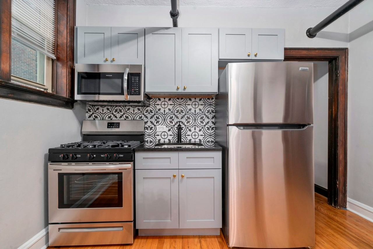 530-532 Hillside Apartments - Photo 7 of 12