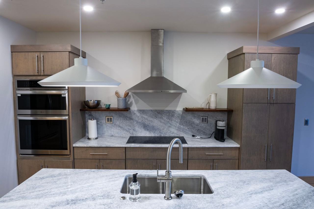 118 N Walnut St - Photo 2 of 37