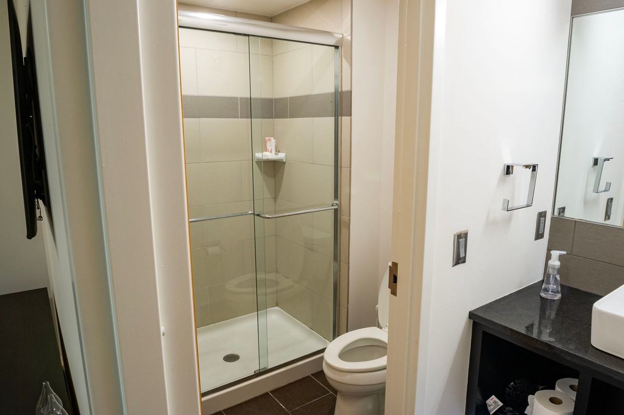 118 N Walnut St - Photo 3 of 37