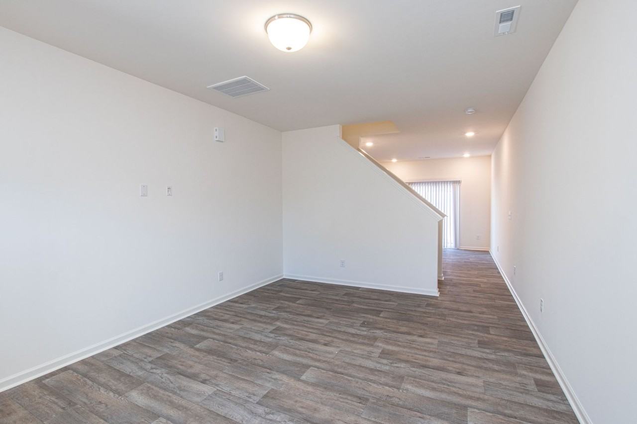 7028 Duncan Acres Dr - Photo 2 of 20