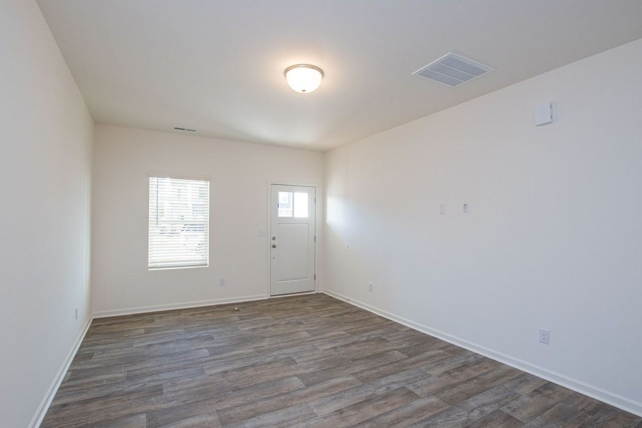 7028 Duncan Acres Dr - Photo 3 of 20