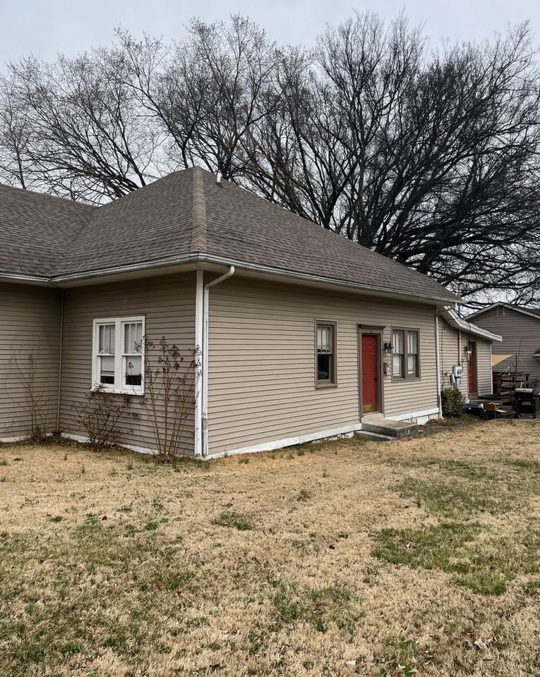 1127 Park St - Photo 2 of 9